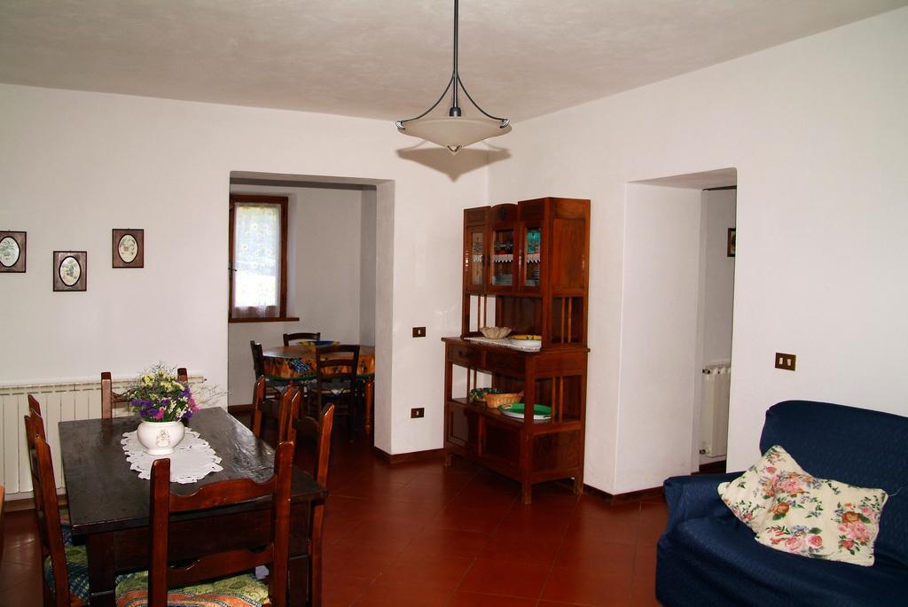 Agriturismo Tramonti Castiglione di Garfagnana Δωμάτιο φωτογραφία